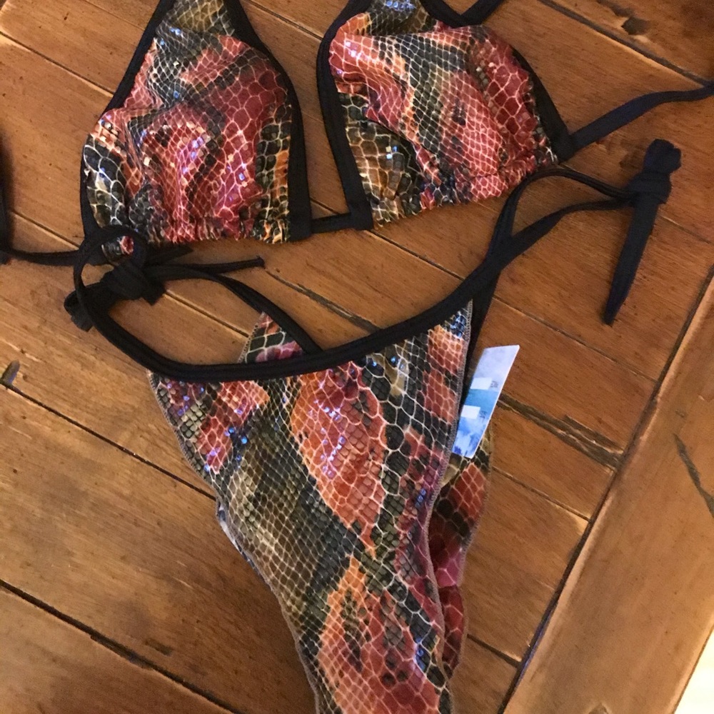 Bikini - Picture 7 of 7